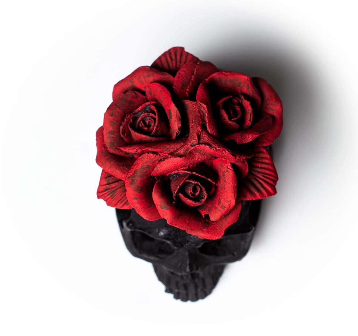 Red flower skull concrete ornament - Image 3