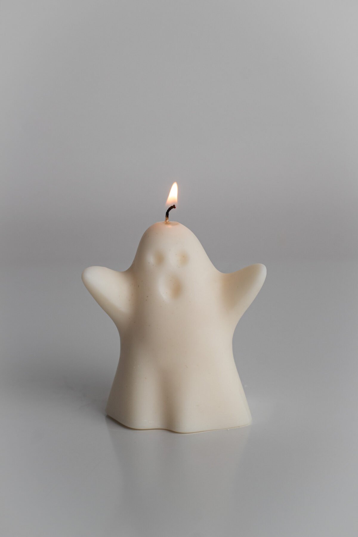 Spooky ghost ornaments & candles - Image 3