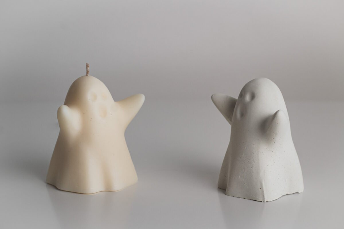 Spooky ghost ornaments & candles - Image 5