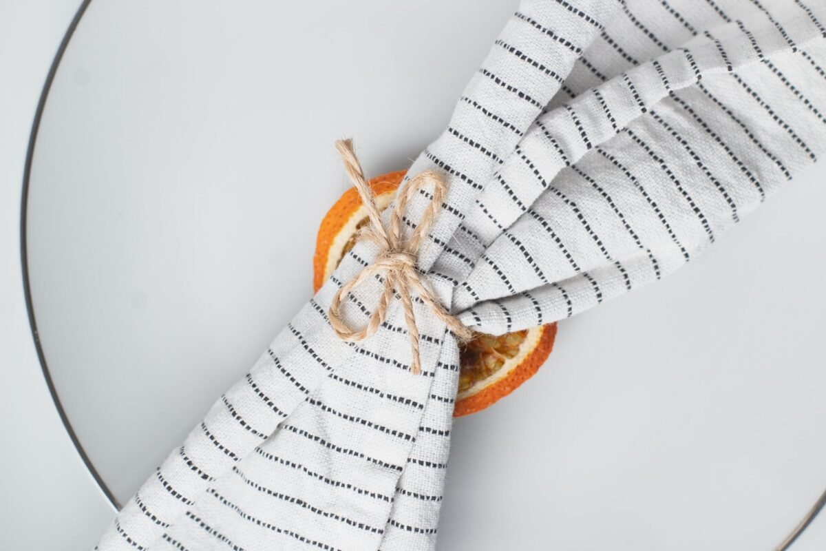 Dried orange napkin rings - Image 2
