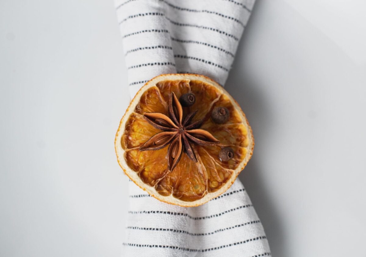 Dried orange napkin rings - Image 5