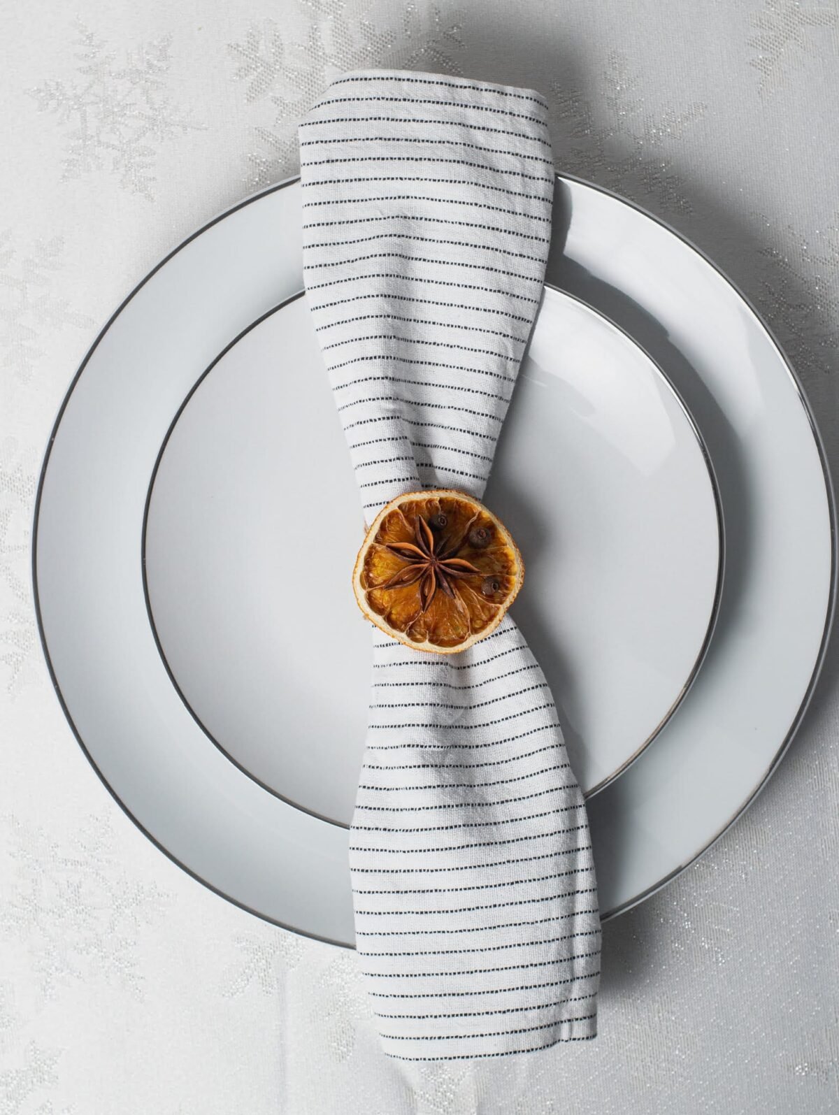 Dried orange napkin rings - Image 7