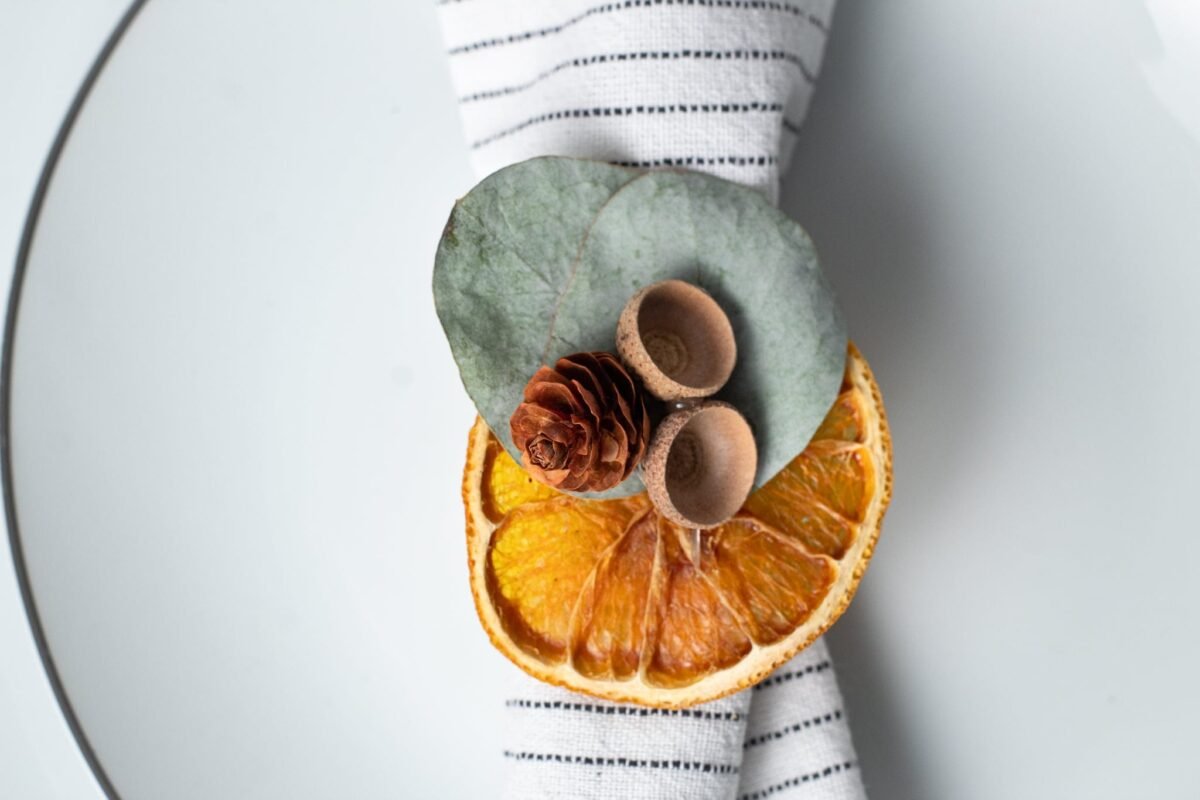 Dried orange napkin rings - Image 8