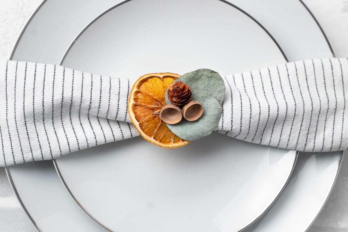 Dried orange napkin rings - Image 9