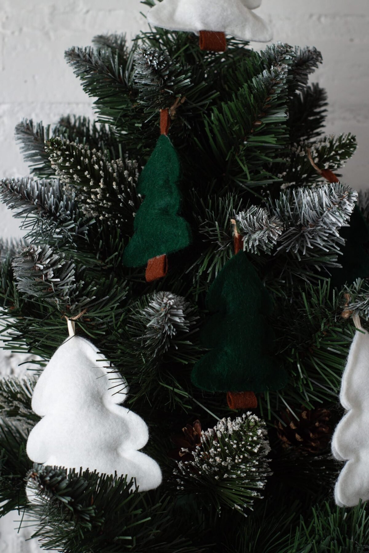 Felt Christmas tree toys - Image 4