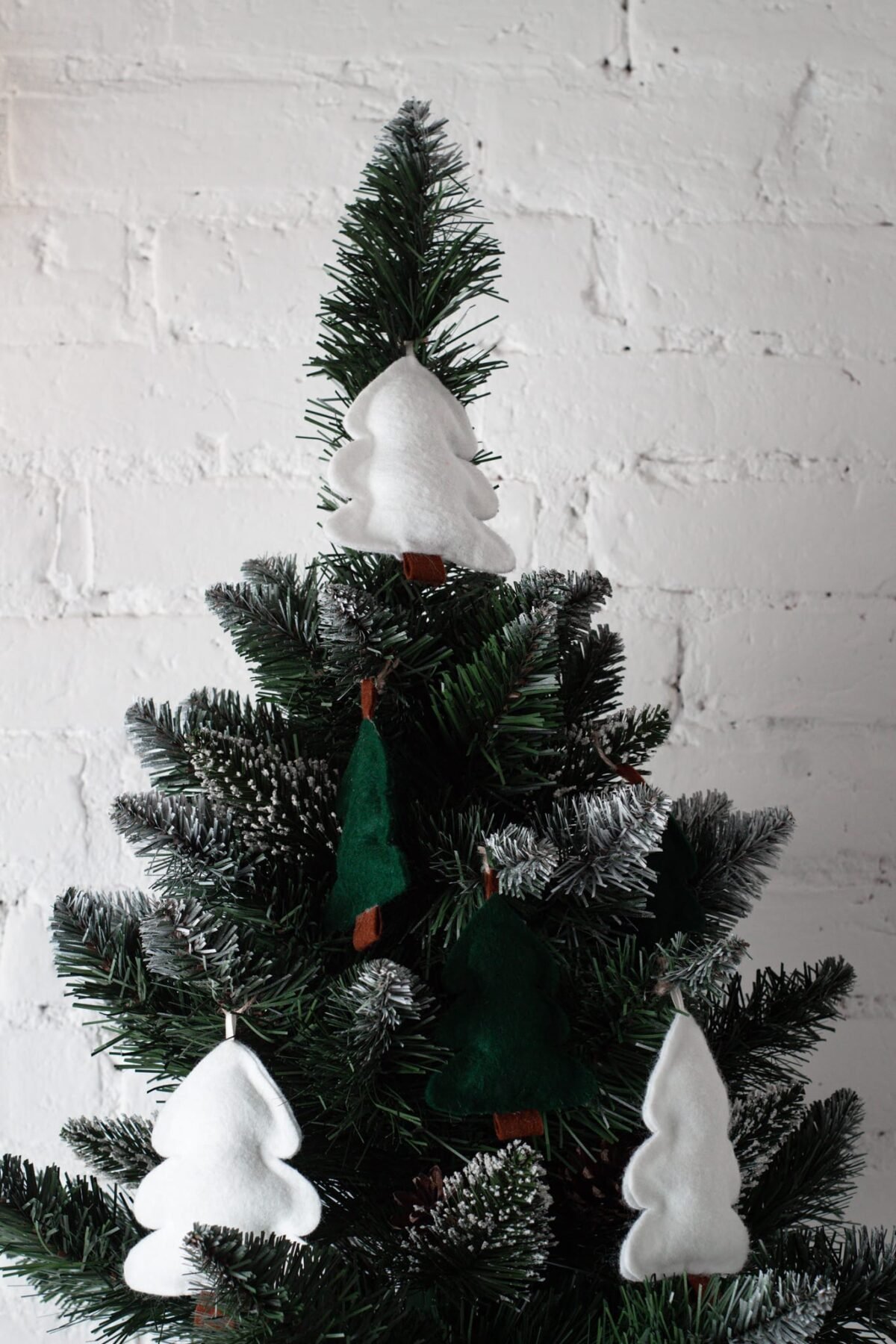 Felt Christmas tree toys - Image 2
