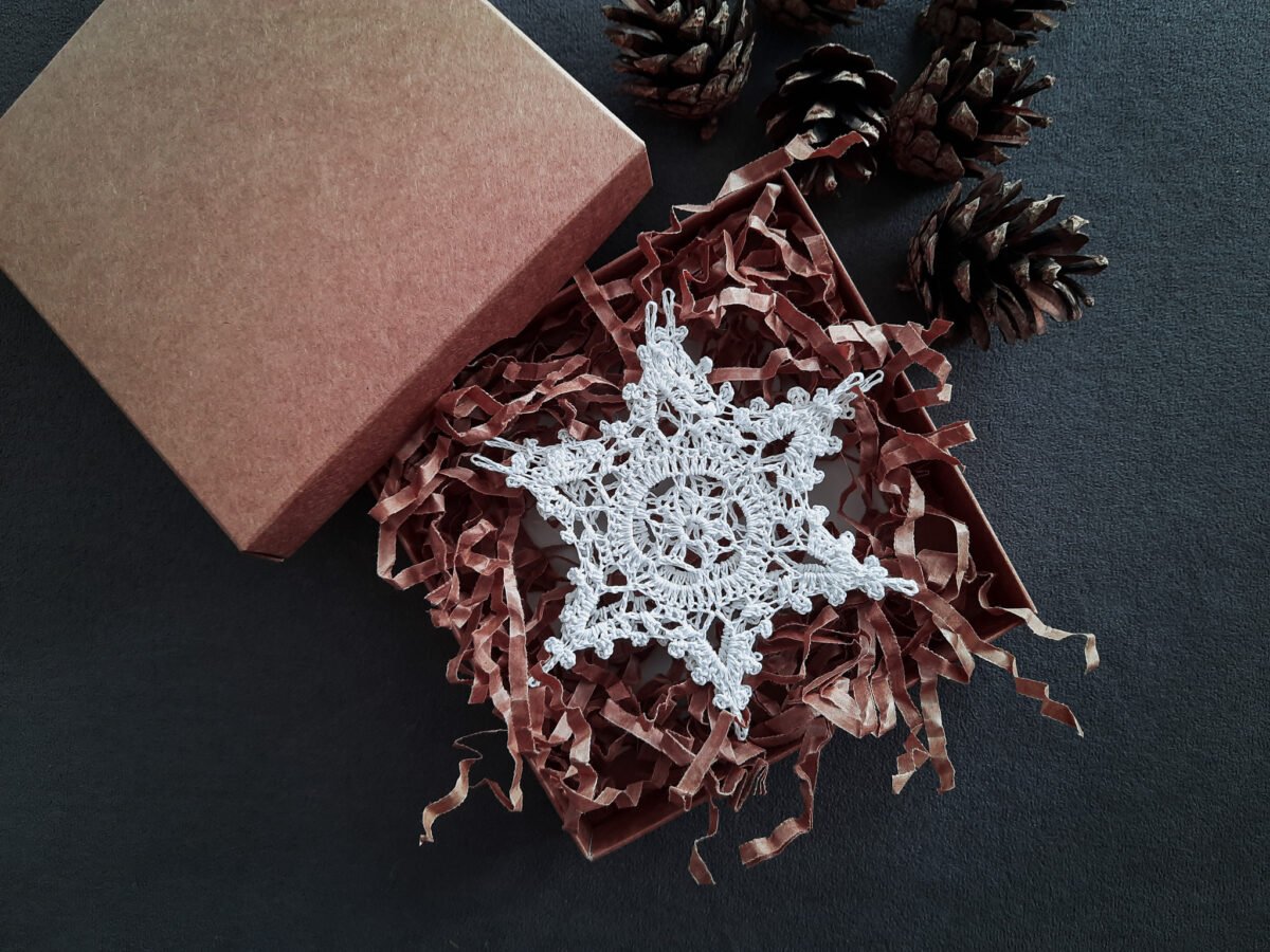 Crochet snowflake ornaments - Image 2