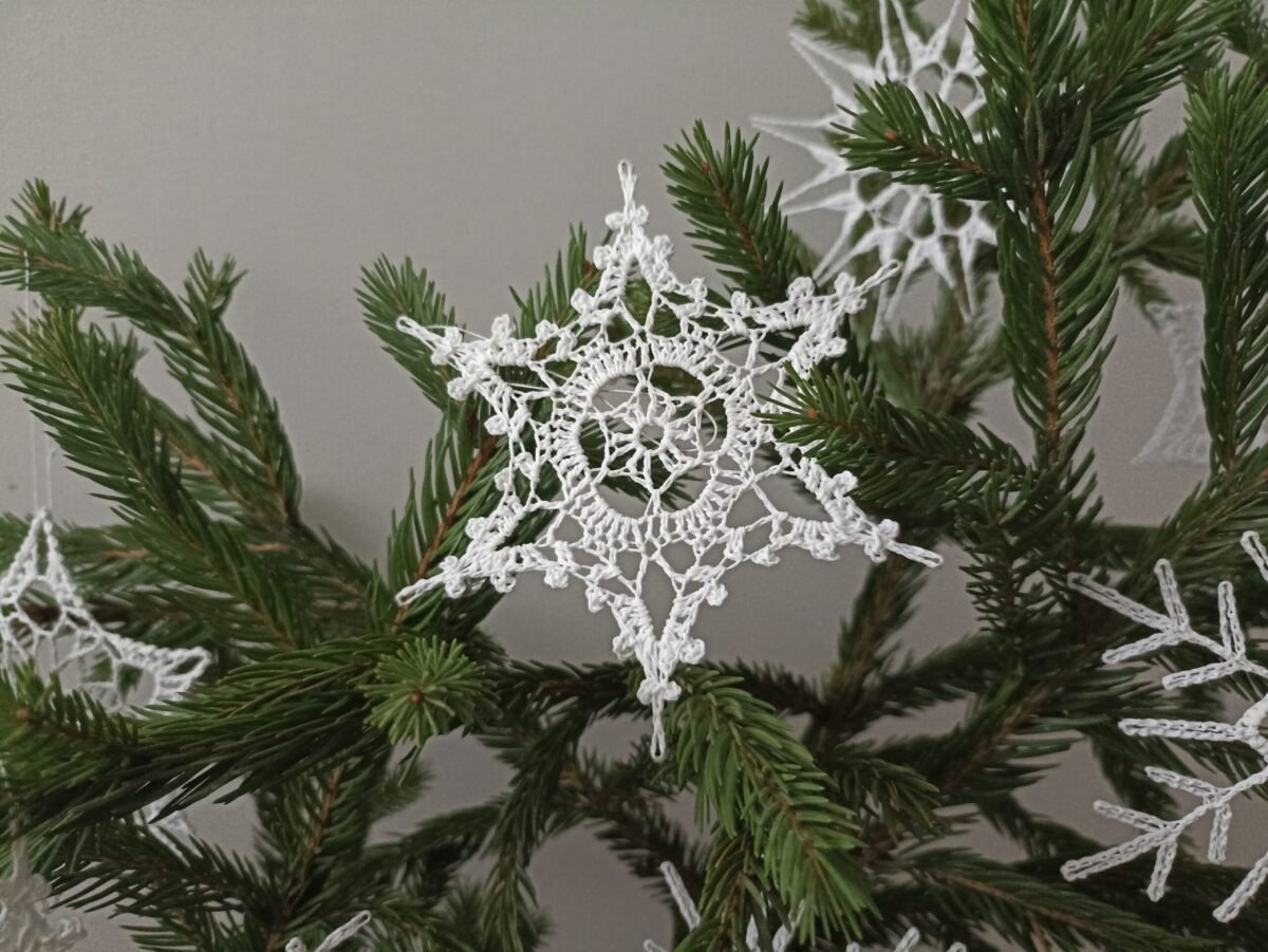 Crochet snowflake ornaments - Image 19