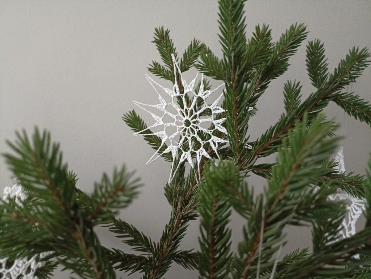 Crochet snowflake ornaments - Image 21