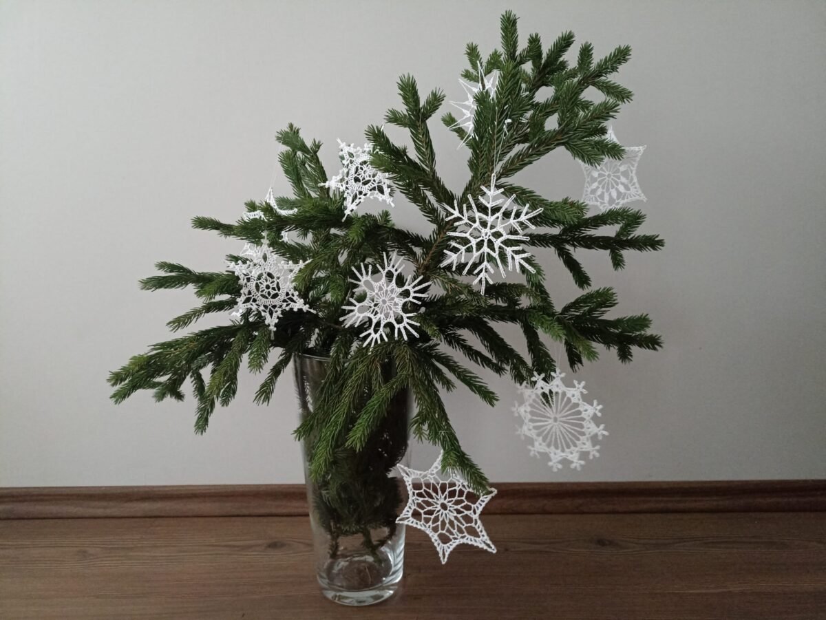 Crochet snowflake ornaments - Image 23