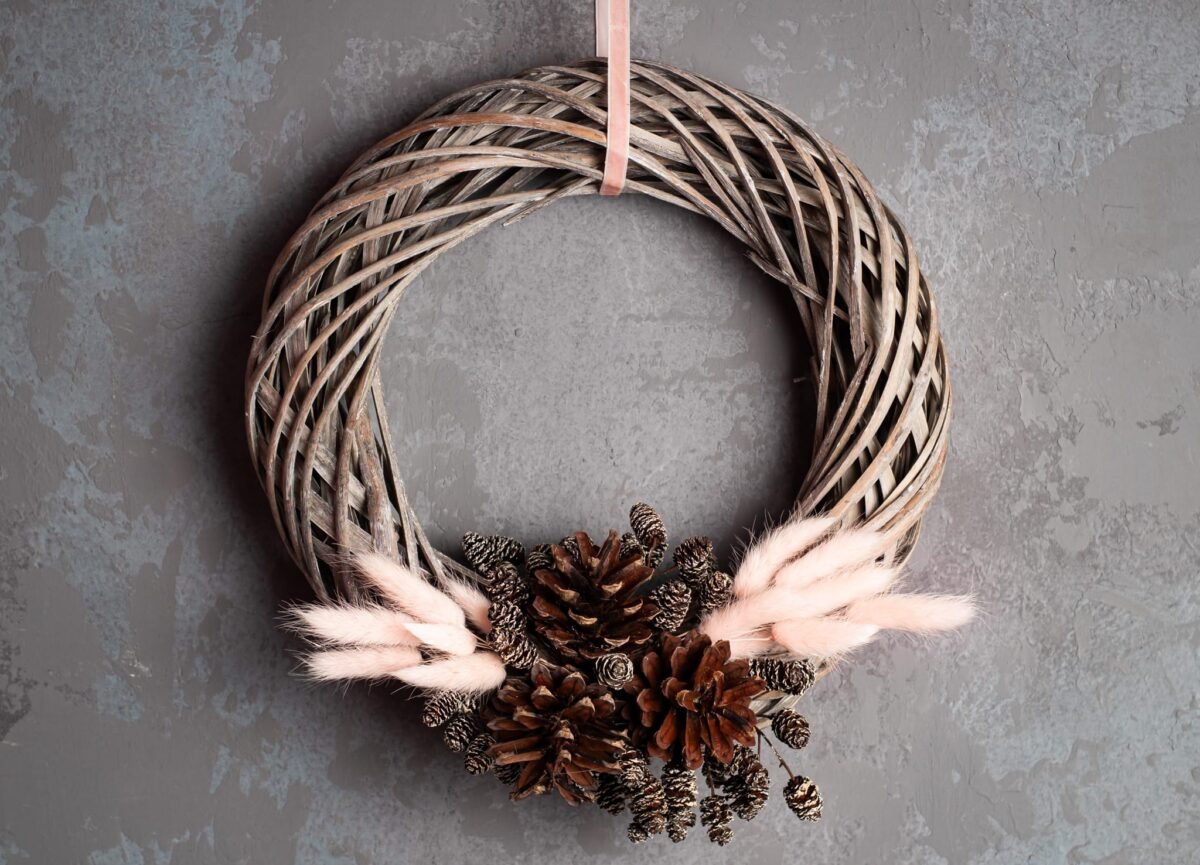 Cosy pink minimalist wreath