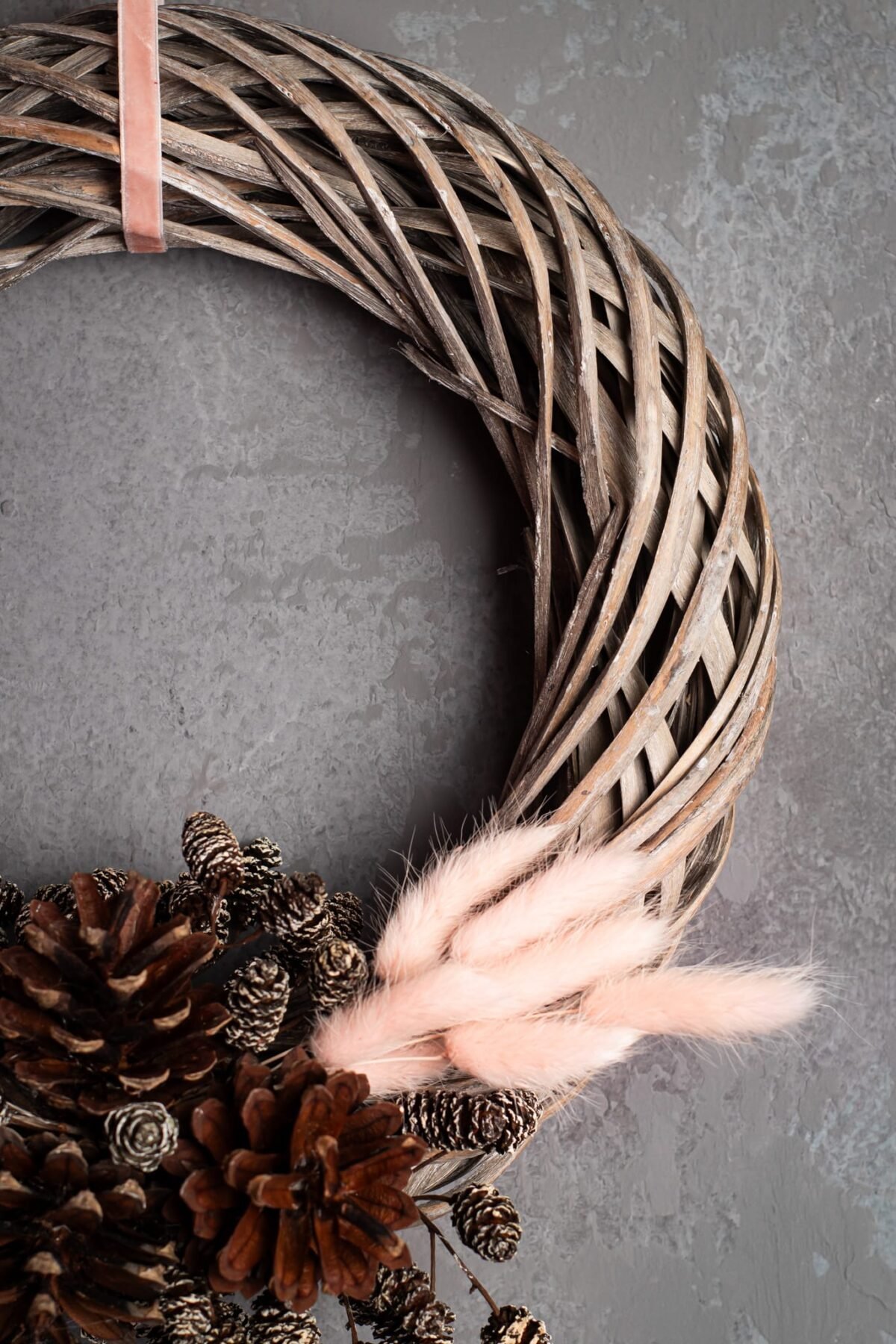 Cosy pink minimalist wreath - Image 5