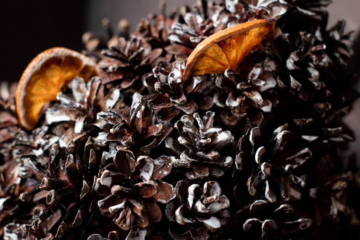 Rustic pine cone Christmas tree - Image 6