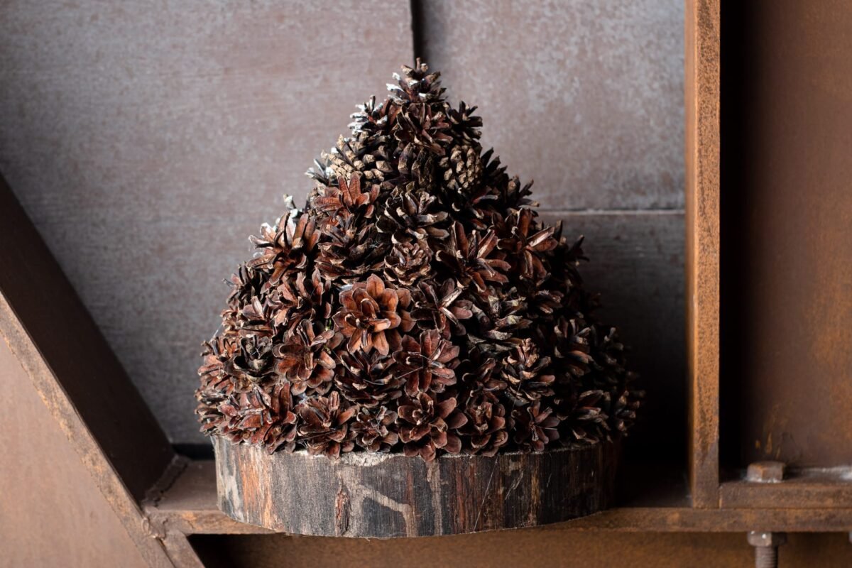 Rustic pine cone Christmas tree - Image 5
