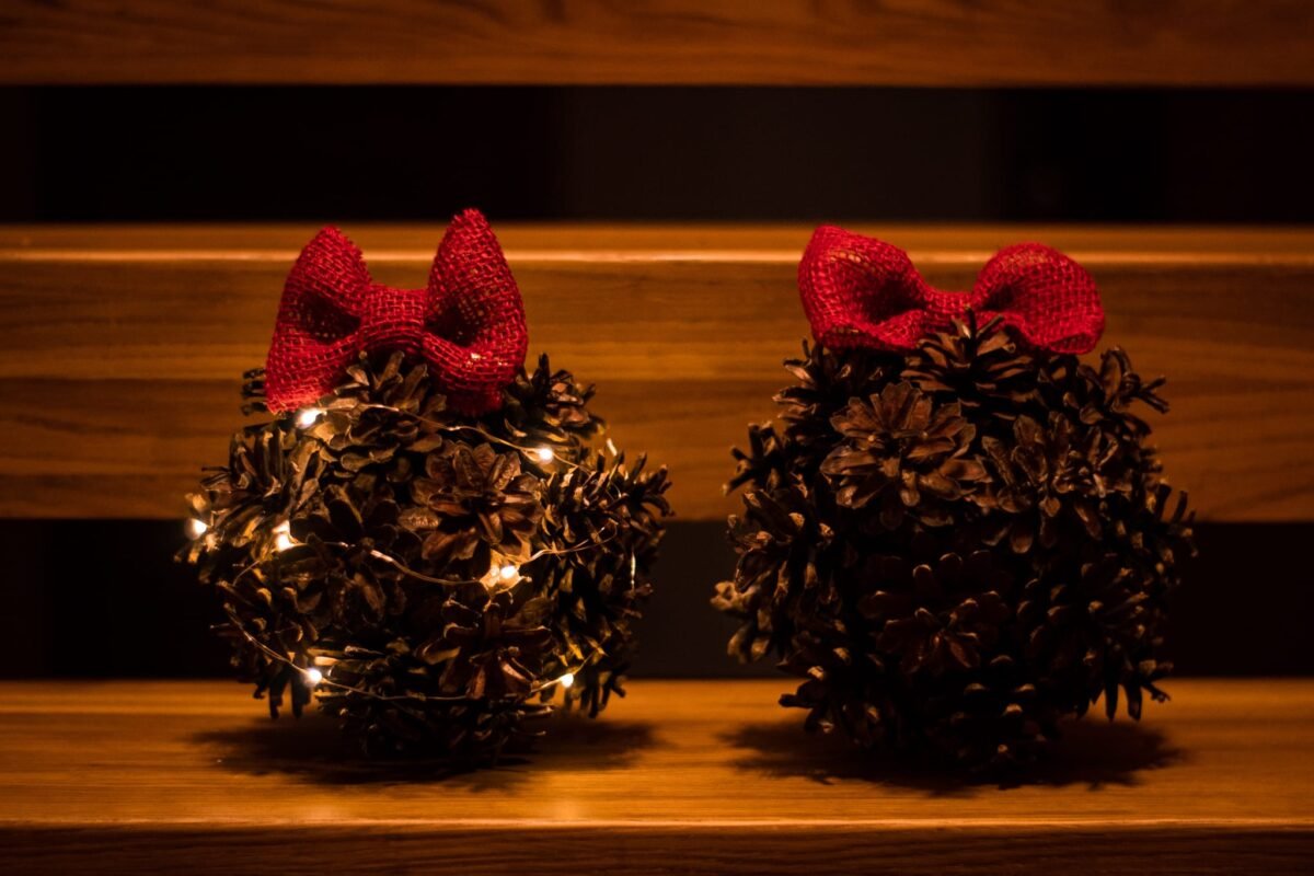Shiny pinecone ball - Image 3