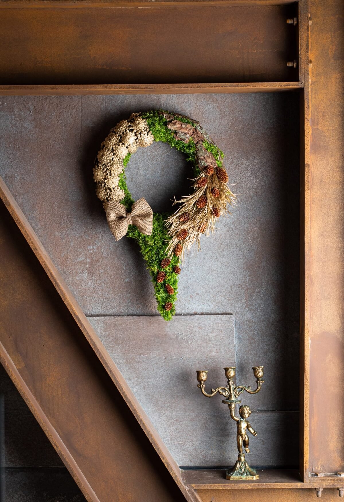 Quirky Christmas wreath - Image 10