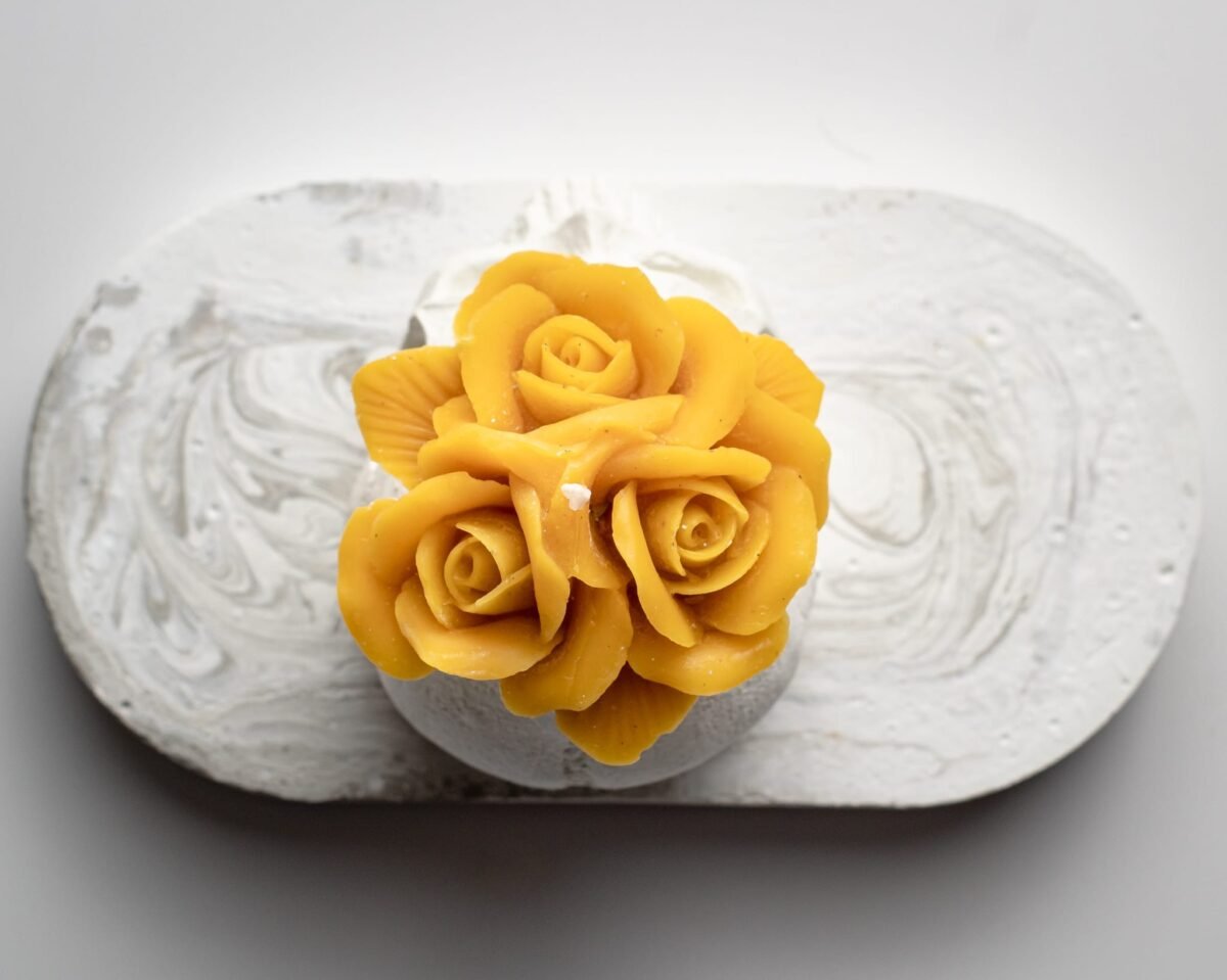 Flower skull candle - Image 3