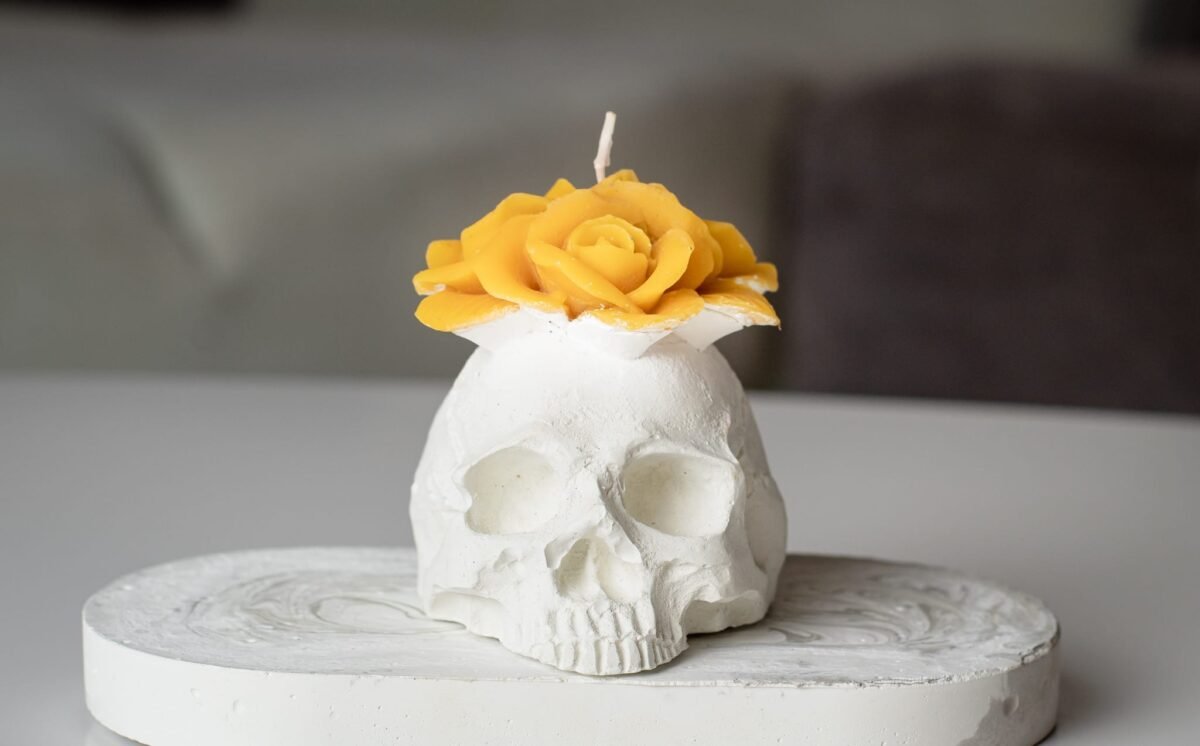 Flower skull candle