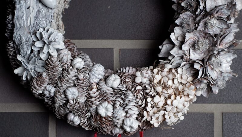 White Christmas wreath - Image 8