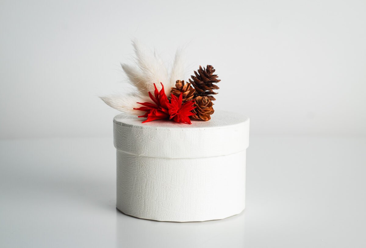 Gift box with candle - Image 4