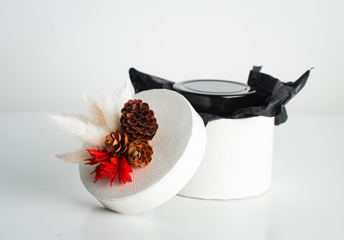 Gift box with candle - Image 6