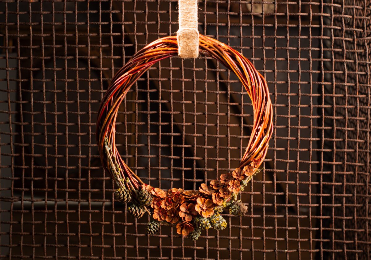 Pinecone flower minimalist wreath - Image 9