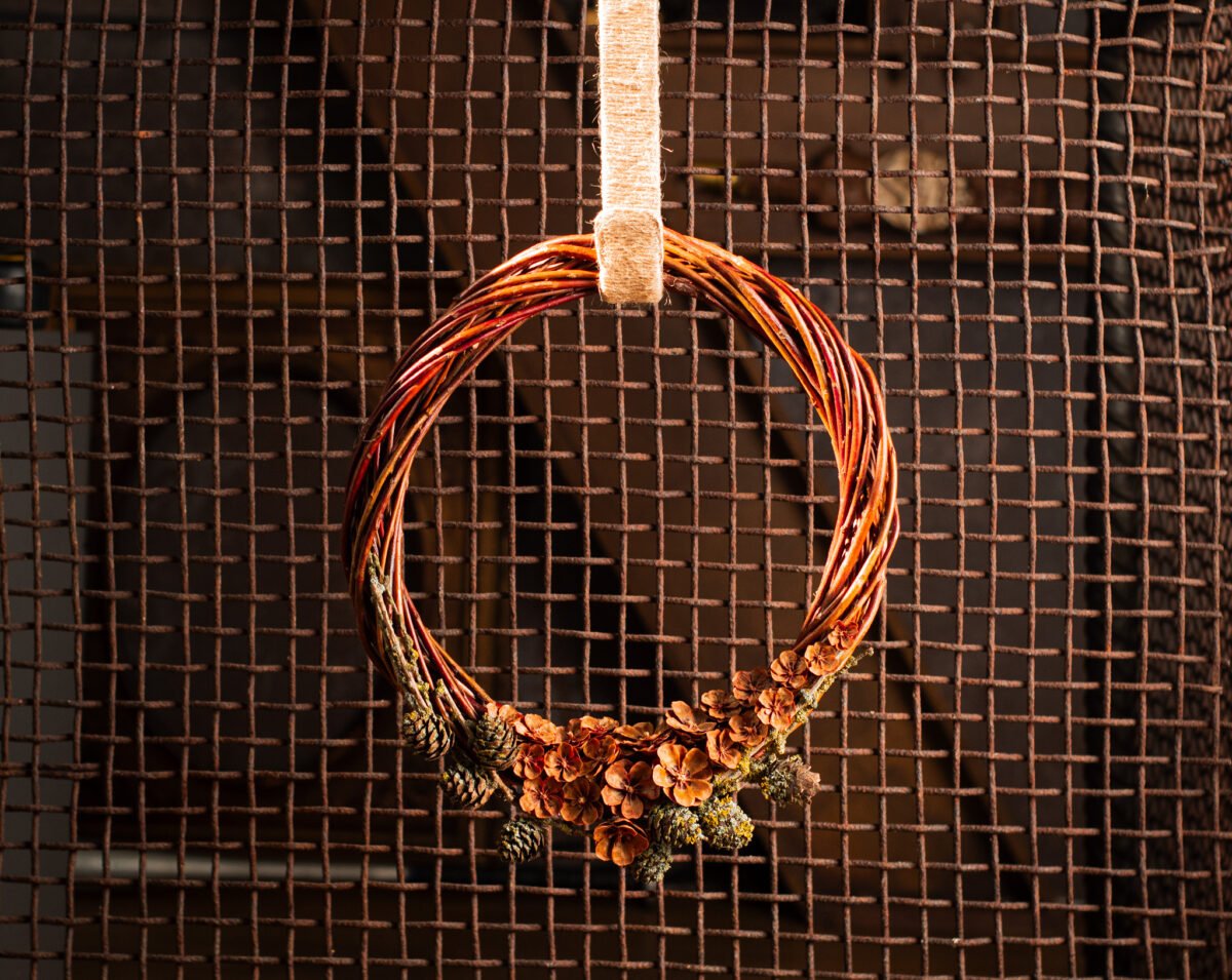 Pinecone flower minimalist wreath - Image 11