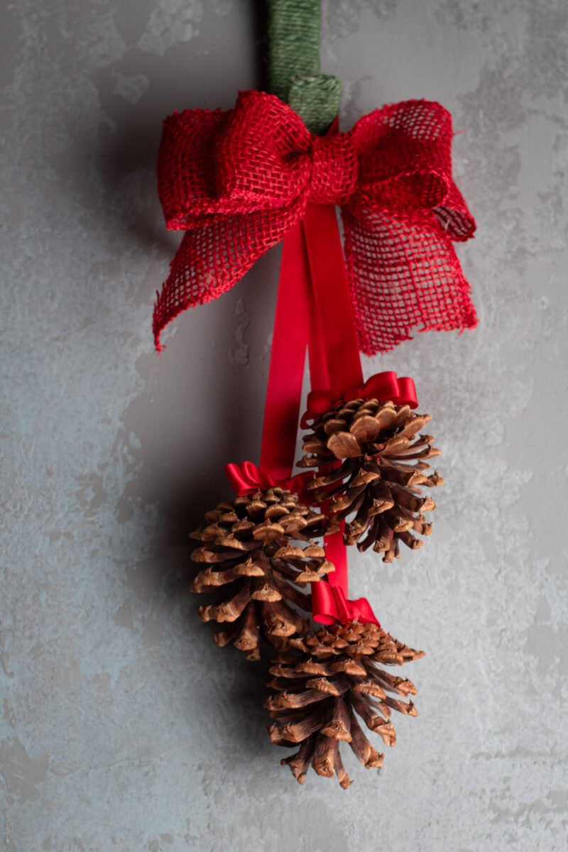 Red pinecone hanger - Image 3