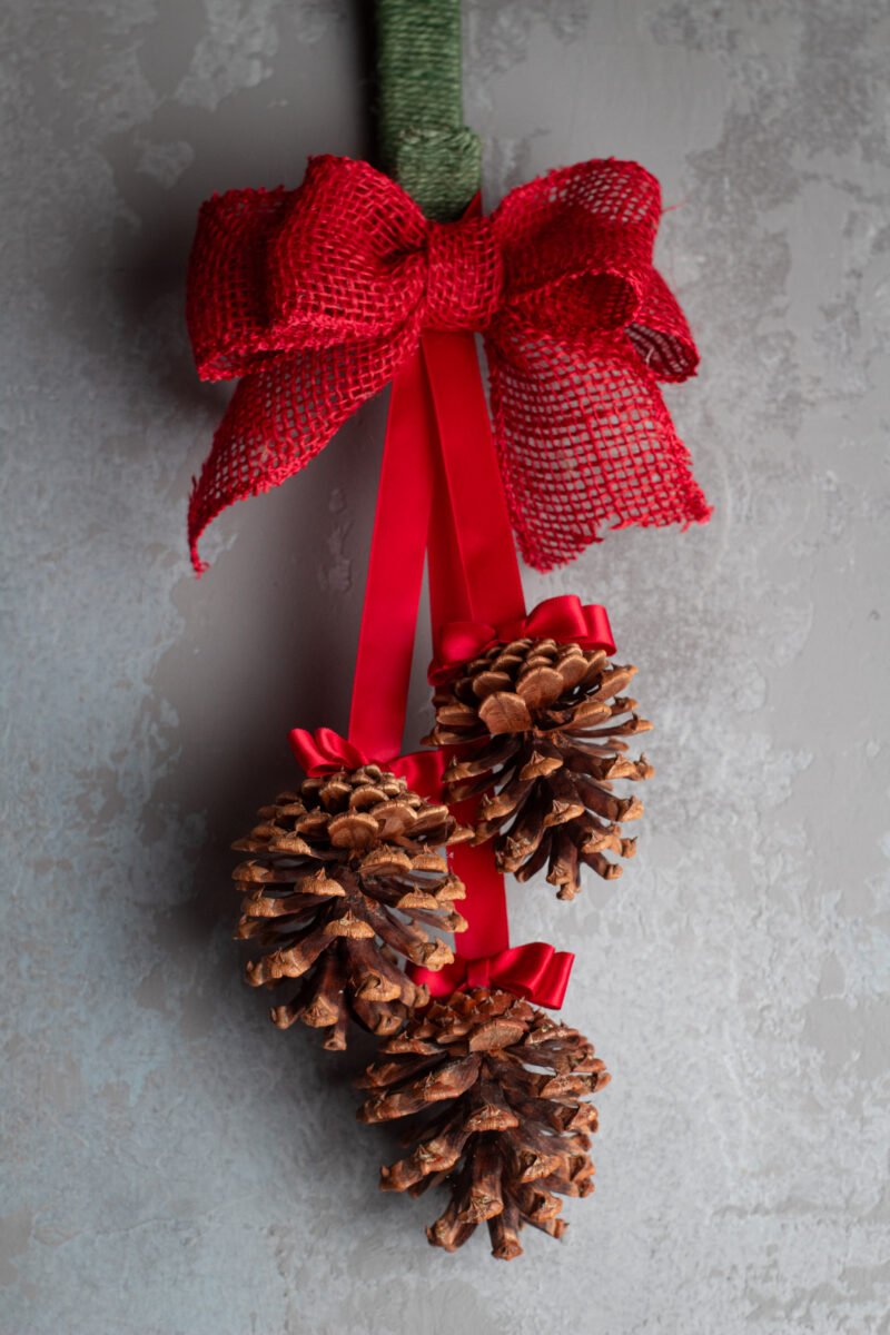 Red pinecone hanger - Image 5