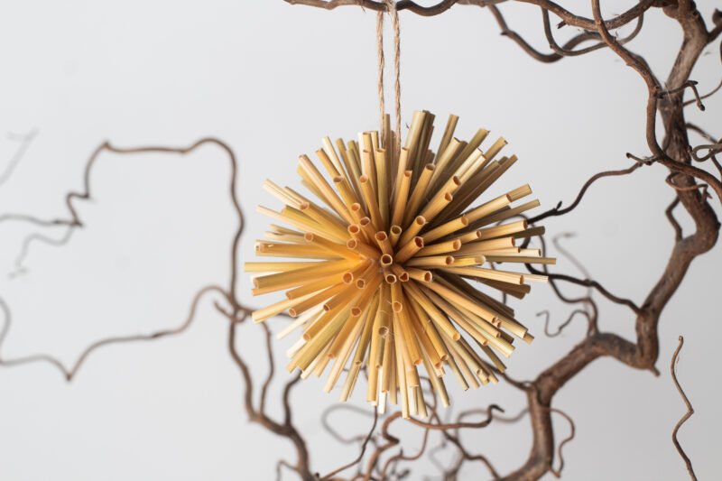 Spiky straw ornaments - Image 5