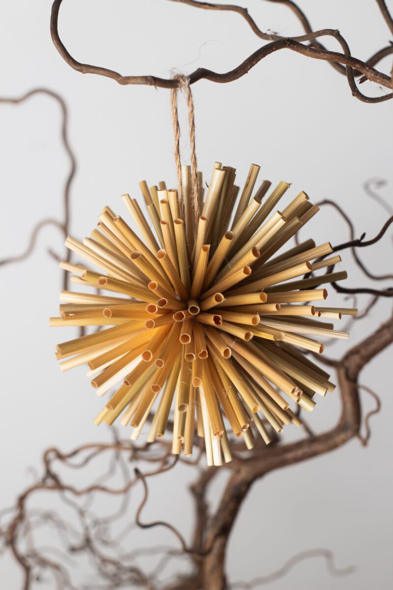 Spiky straw ornaments - Image 4