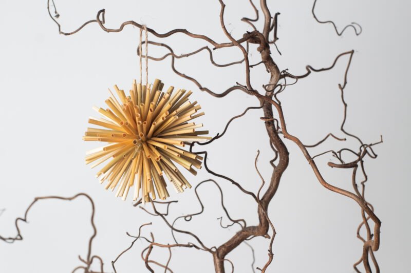 Spiky straw ornaments - Image 3