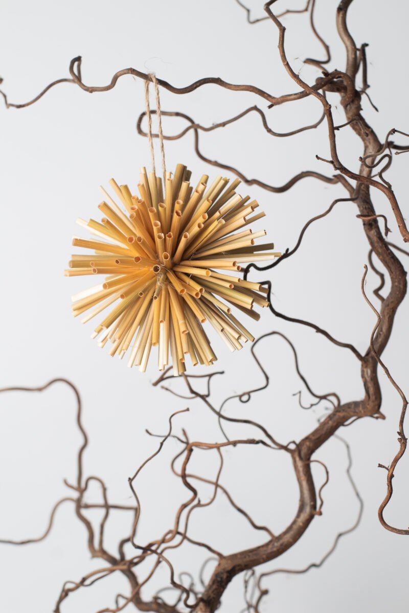 Spiky straw ornaments - Image 2