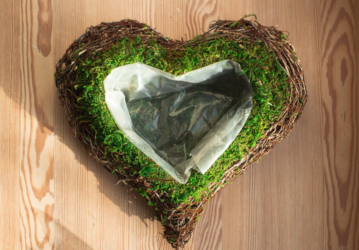 Moss & Twig Heart - Image 3